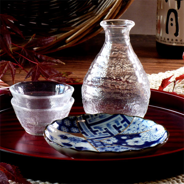 Tokkuri sake jug and glasses on a Japanese tray