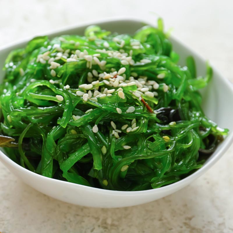 Japanese seaweed in a bowl with sesame