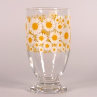 Glass footed tumbler with retro marguerite daisy design