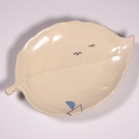 Leaf shaped mini plate with Yacht design