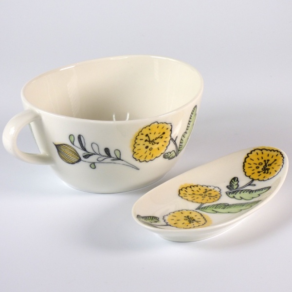 Yellow aster floral design soup cup and spoon rest