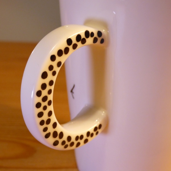 Black Cat mug handle detail