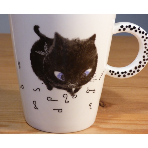 Black Cat mug - detail