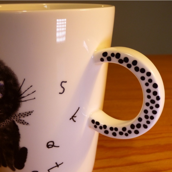 Black Cat mug handle detail