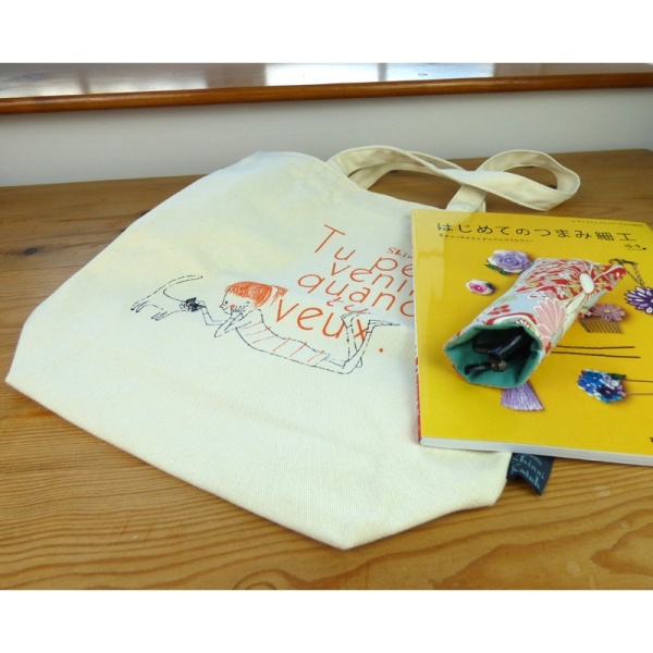Cheri canvas tote bag with contents