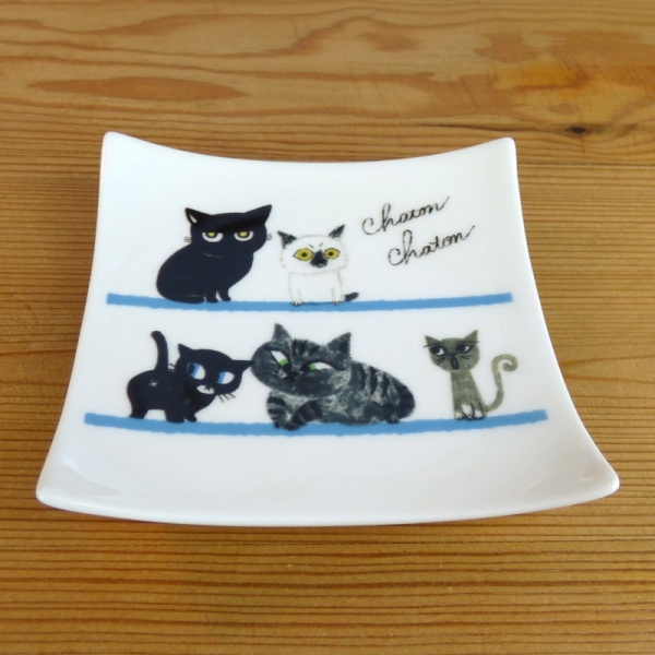 Kitten design square plate by Shinzi Katoh