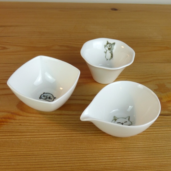 Set of small ceramic dishes and milk jug by Shinzi Katoh
