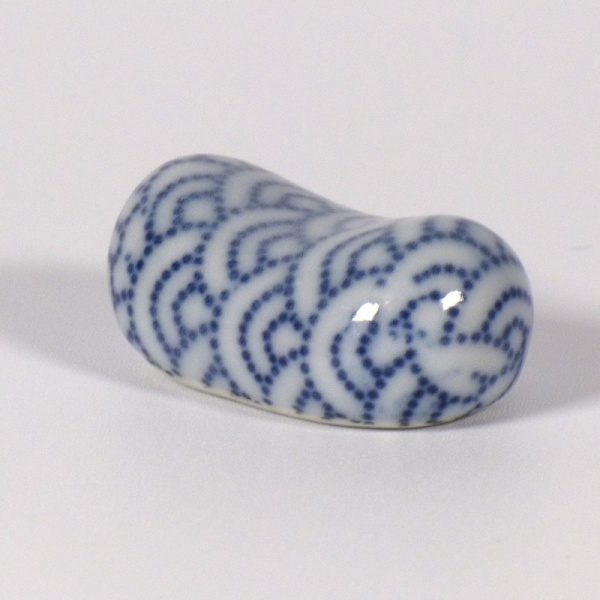 Small chopstick rest with blue Aomi Wave pattern