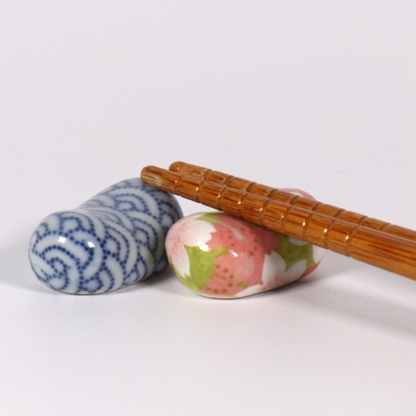 Hashi chopsticks on small chopstick rest