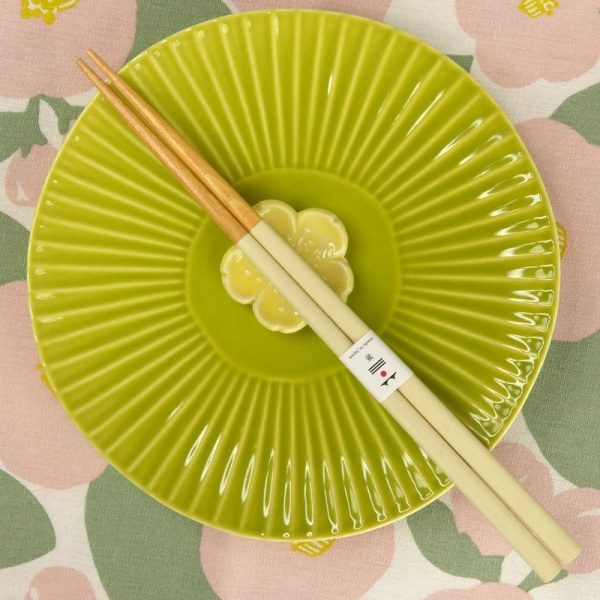 chopsticks-flower-rest-set-yellow-04
