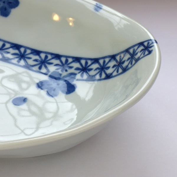 Blue Blossom pattern Japanese ceramic oval bowl close up
