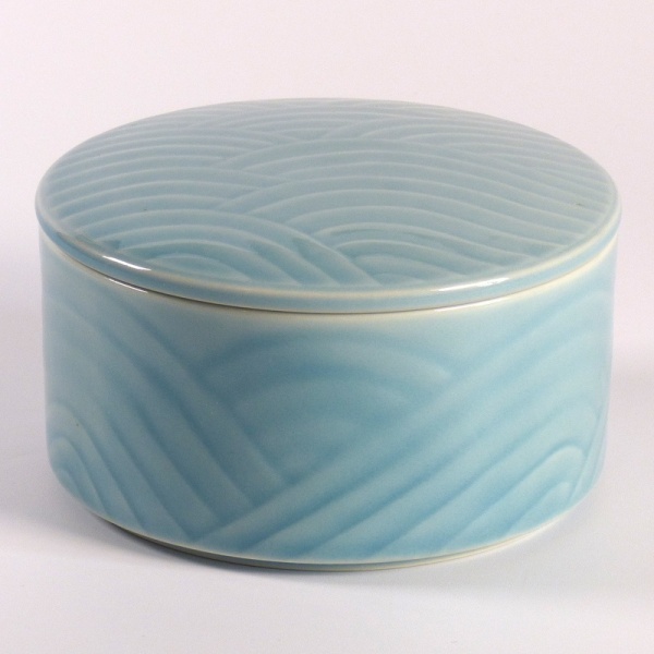 Light blue futamono lidded bowl