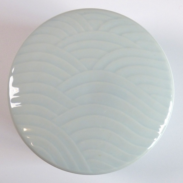 Lid of pale blue-grey futamono bowl