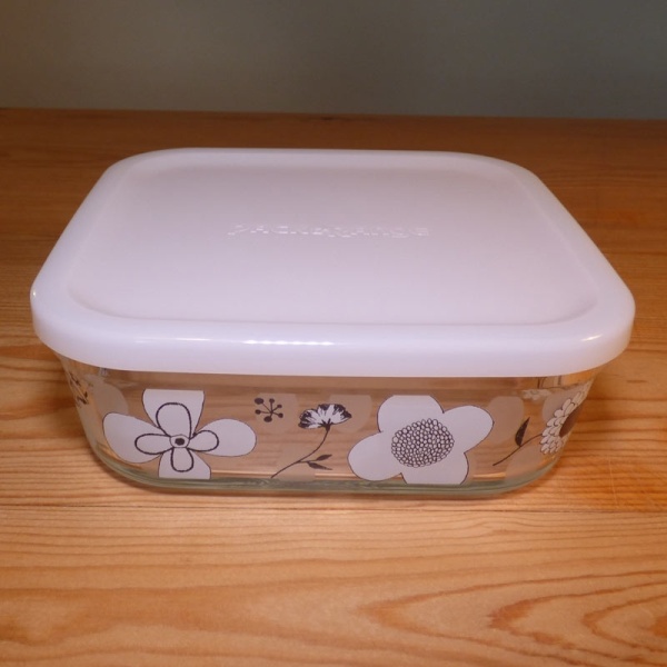 Medium-sized glass storage container with lid