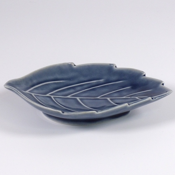 Dark blue leaf-shaped Japanese mini plate