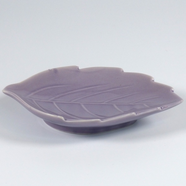 Mauve leaf-shaped Japanese mini plate