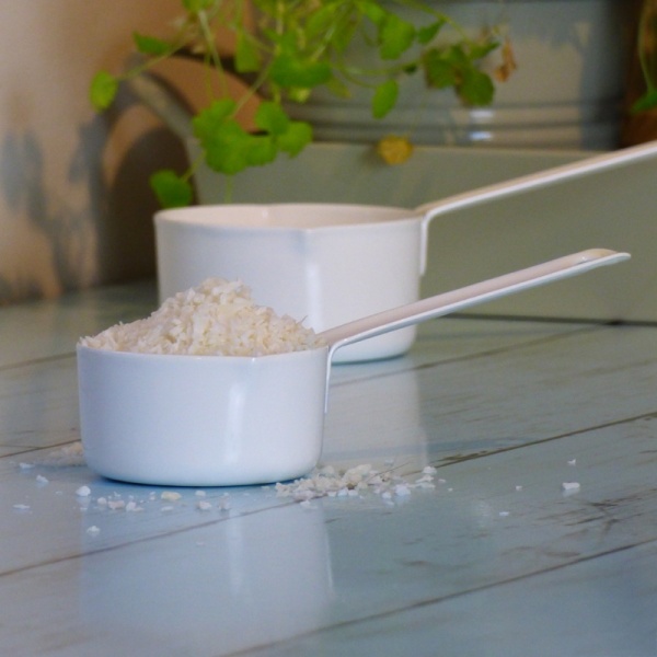 White enamel measuring cups, 50ml and 100ml