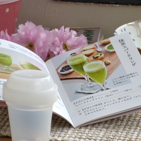 Matcha tea recipe booklet and shaker