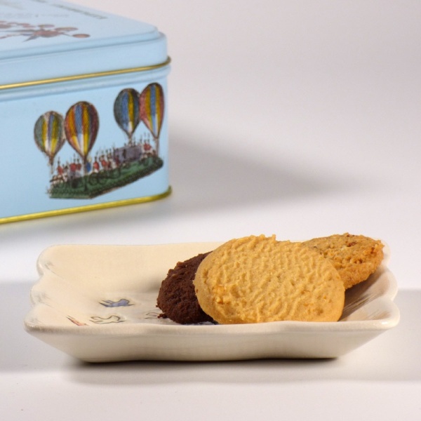 Birds square mini plate with serving of biscuits