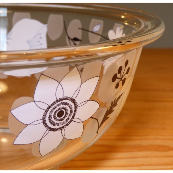 Glass kitchen mixing bowl by Shinzi Katoh - detail
