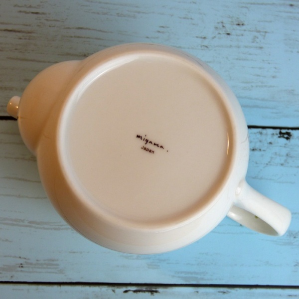 White ceramic Japanese teapot underside