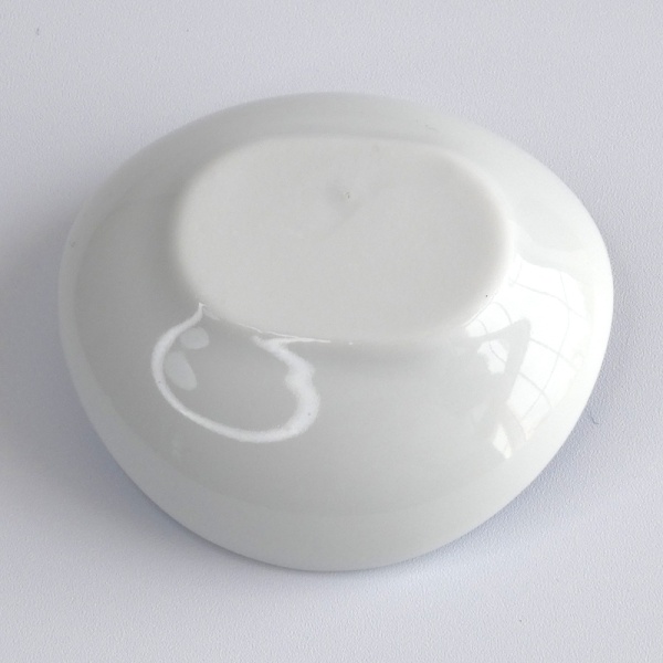 Plain white underside of nekochigura ceramic chopstick rest