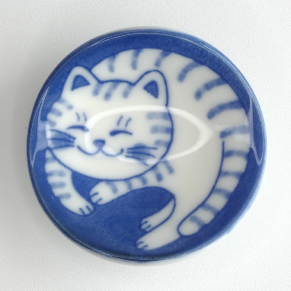 Nekochigura Relaxing Cats ceramic chopstick rest
