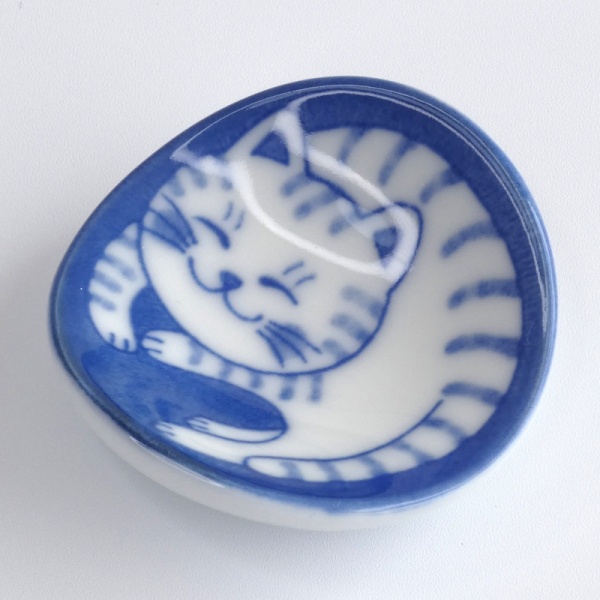 Japanese 'Nekochigura' chopstick rest with tiger tabby cat design