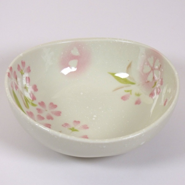 'Petal' porcelain bowl in pink