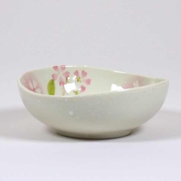 'Petal' porcelain bowl in pink, side view