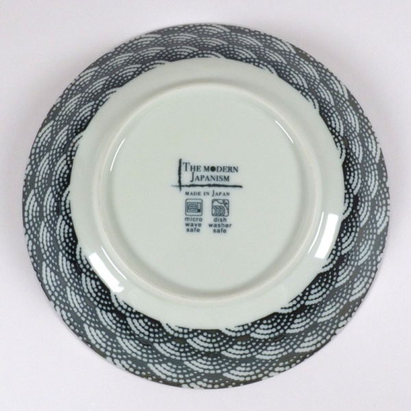 Monochrome Qinghai wave pattern shallow bowl underside