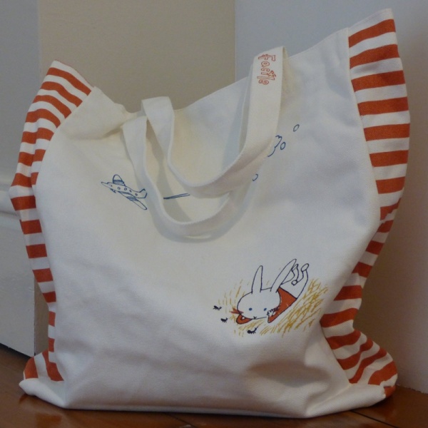 Canvas tote bag with Rabbits design - detail