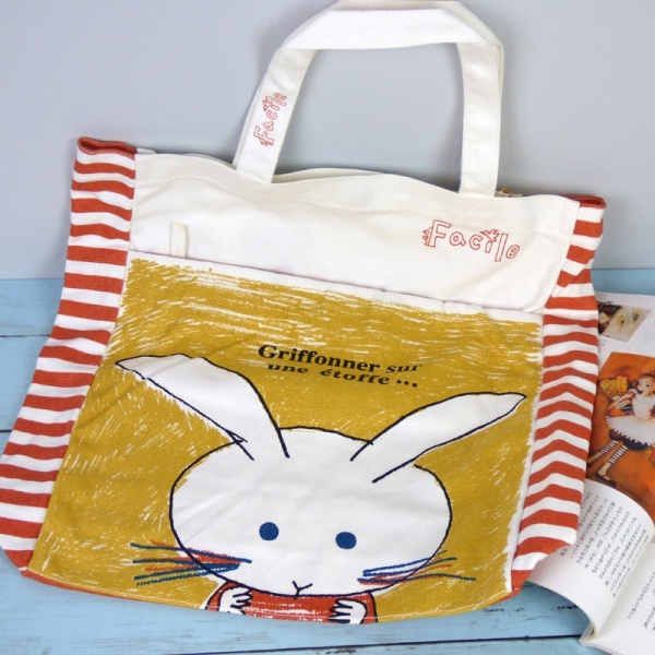 Canvas tote bag with Rabbits design - fastening detail