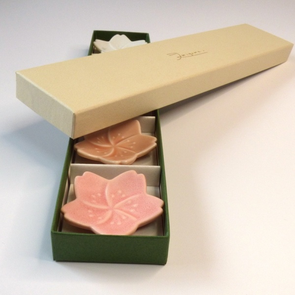 Five cherry blossom chopstick rests in gift box
