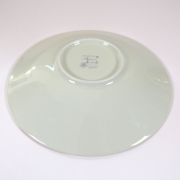 'Sakura Temari' ceramic dish in Cream underside showing Shinzi Katoh mark