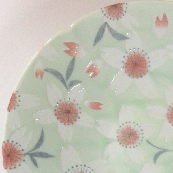 'Sakura Temari' ceramic dish in Green, close up of pattern
