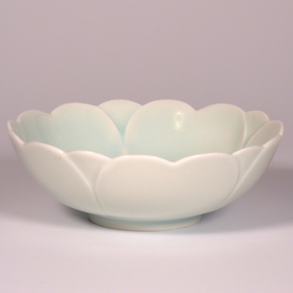 Blossom shaped bowl in pale celadon blue
