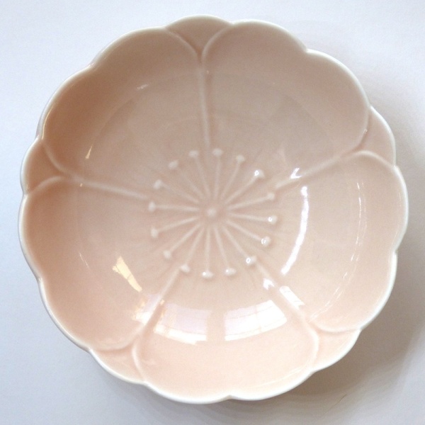 Cherry blossom shaped bowl in pale pink
