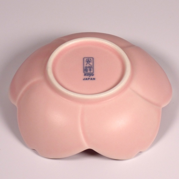 Underside of sakura flower shaped bowl
