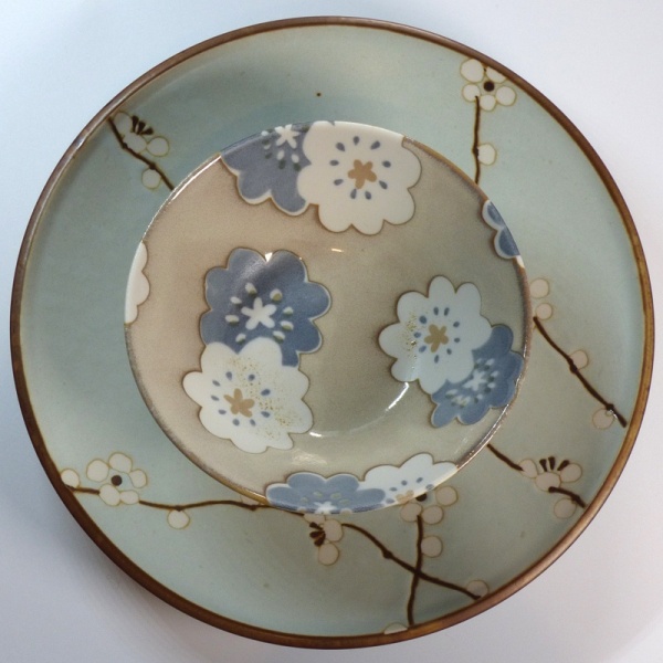 Snowball Flower rice bowl with plum blossom design plate