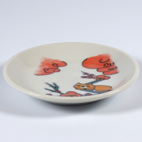 Japanese soy sauce dish with cute cat design