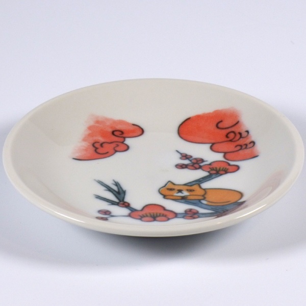 Japanese soy sauce dish with cute cat design