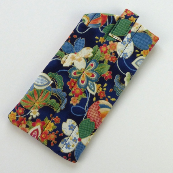 Sunglasses case in dark blue traditional Japanese fabric - reverse side