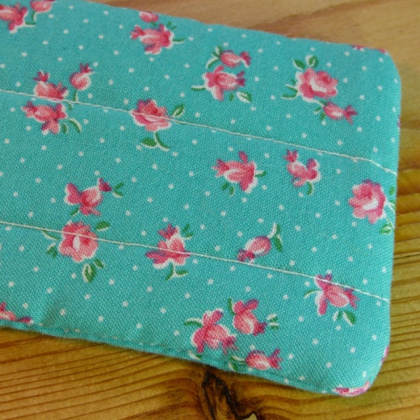 Handmade quilted glasses case in turquoise rose print - detail