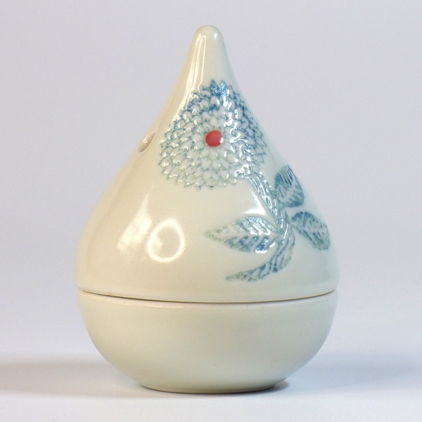 Blue Dahlia Japanese ceramic aroma diffuser