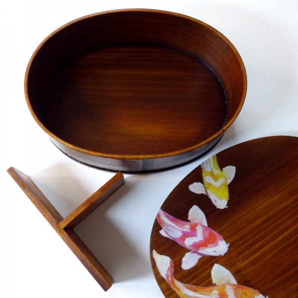 Nishikigoi bento box with removable divider and painted lid