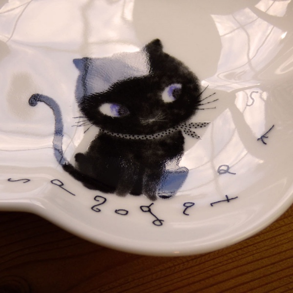 Black Cat side plate detail