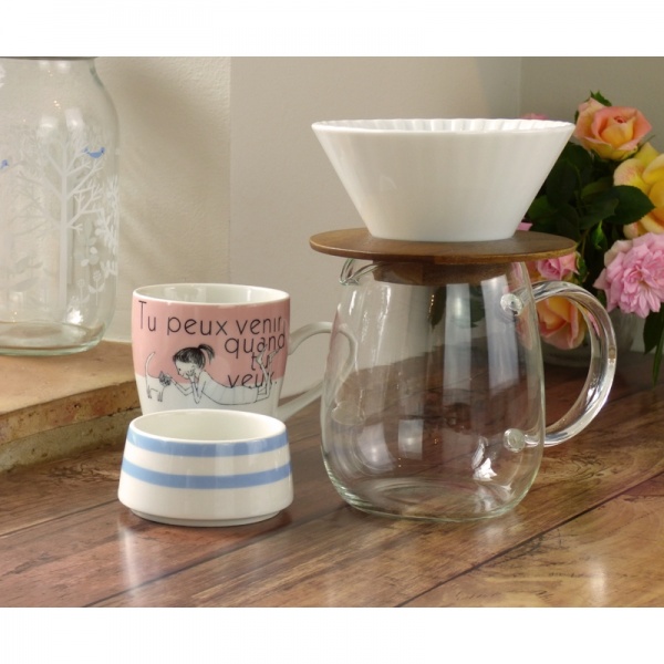 'Cheri' cafe mug in table setting