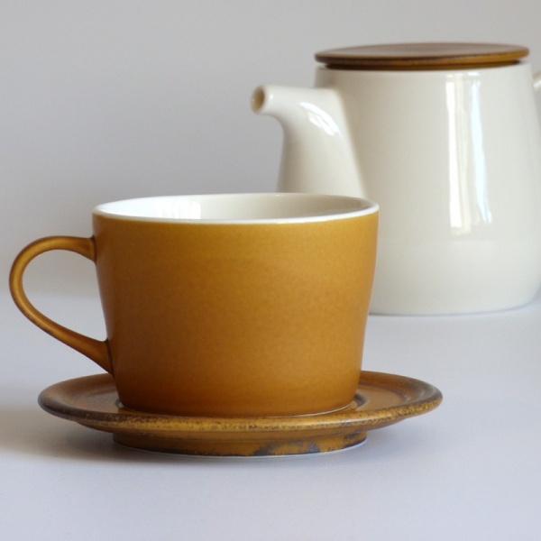 Caramel cup with white and caramel teapot