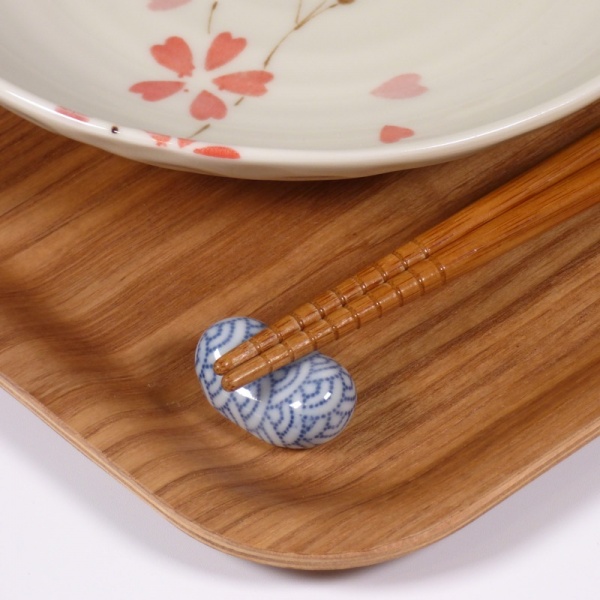 Hashi chopsticks on small Aomi Wave chopstick rest
